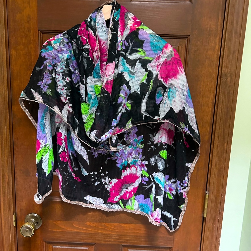 💜 Pre-loved Cotton Floral scarf with fancy edging. Unbranded, very pretty!!